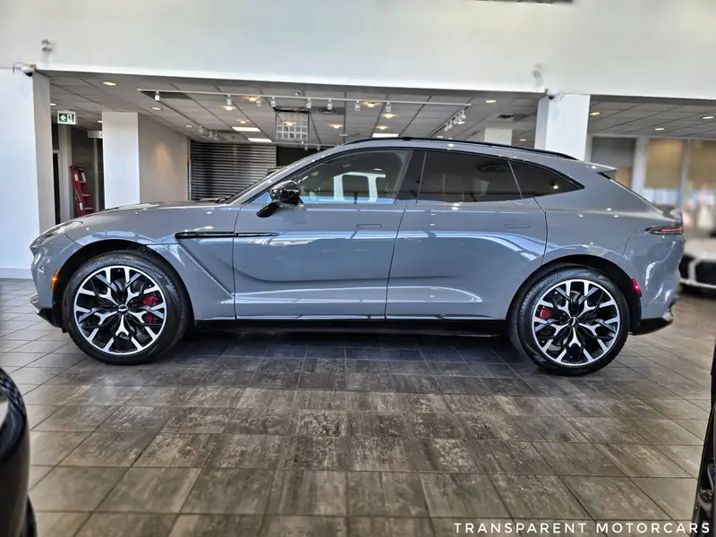 2021 Aston Martin DBX Base, sivá, 32 585 km, dovoz Kanada — foto 1