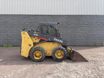 2017 John Deere 316GR, 1 mth, dovoz Kanada — foto 4 z 5