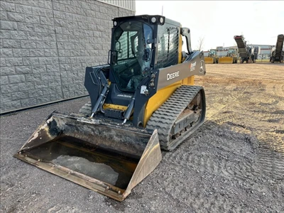 2023 John Deere 325G, 1 mth, dovoz Kanada — foto 1