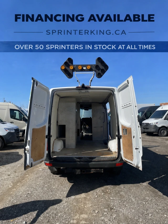 2017 Mercedes-Benz Sprinter Van 2500, biela, 135 679 km, dovoz Kanada — foto 1