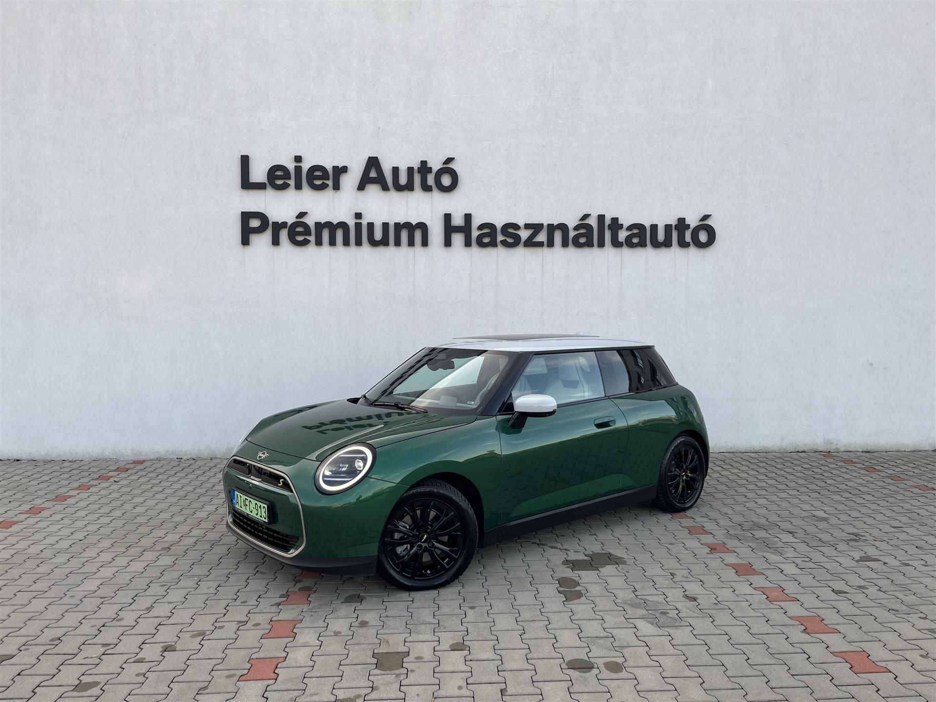 MINI, 1 635 km, Maďarsko — foto 1