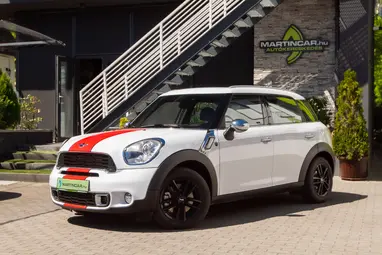 2011 MINI, biela, Maďarsko — foto 1