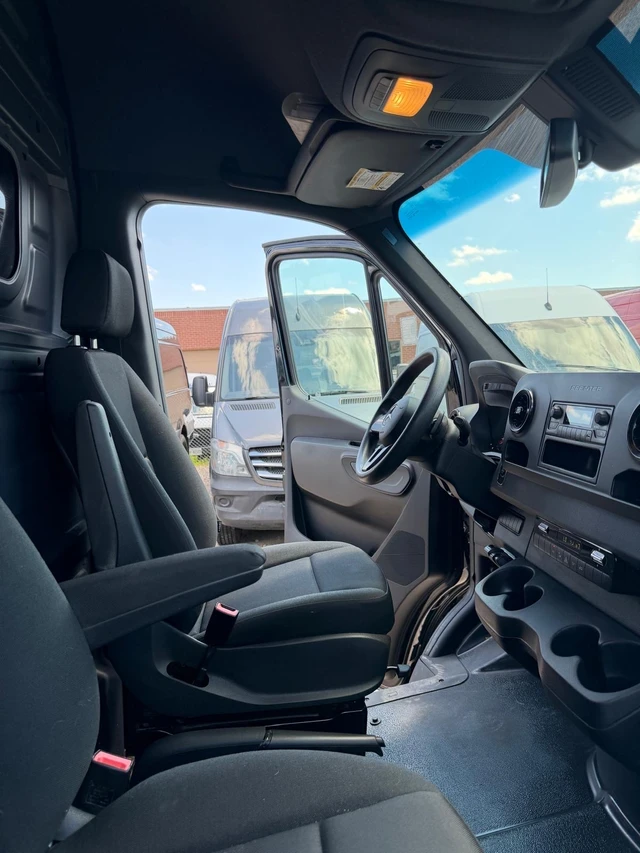 2020 Mercedes-Benz Sprinter Van 2500, čierna, 78 279 km, dovoz Kanada — foto 4 z 20