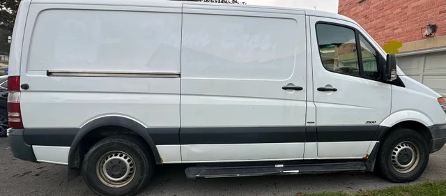 2012 Mercedes-Benz Sprinter Van, 206 375 km, dovoz Kanada — foto 1