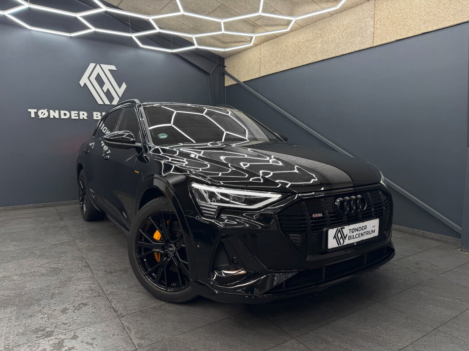 Audi e-tron, čierna, Dánsko — foto 1