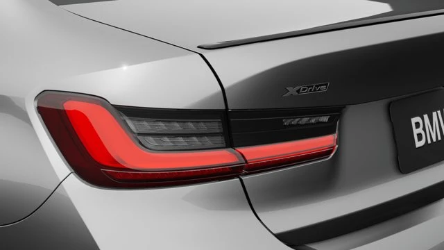 2026 BMW 3Series 330i xDrive, sivá, 90 km, dovoz Kanada — foto 10 z 16