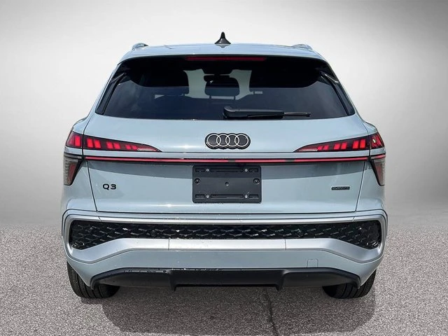 2026 Audi Q3 Progressiv, sivá, 18 km, dovoz Kanada — foto 6 z 20