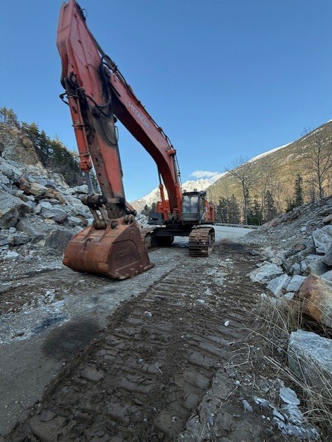 2014 Hitachi 670LC-5B, dovoz Kanada — foto 1