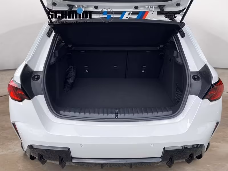 2030 BMW, Taliansko — foto 1