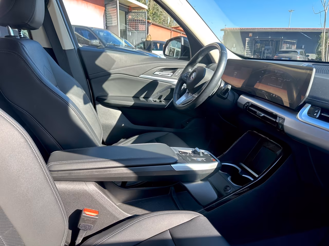2027 BMW, Taliansko — foto 10 z 17