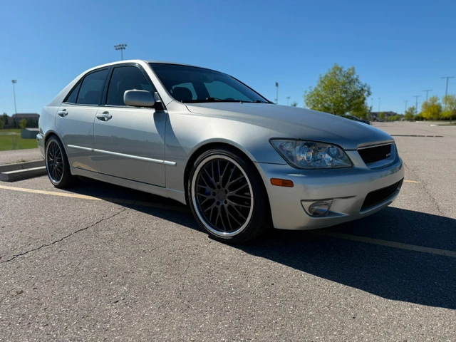 2004 Lexus Is 300, strieborná, 222 000 km, dovoz Kanada — foto 1 z 5 2004 Lexus Is 300, strieborná, 222 000 km, dovoz Kanada — foto 1 z 5
