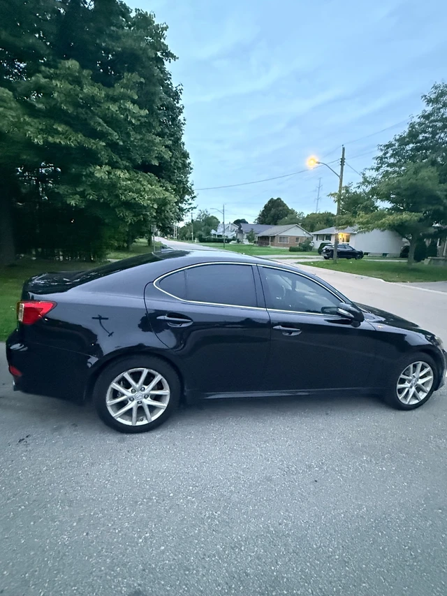 2013 Lexus Is 250, 151 369 km, dovoz Kanada — foto 3 z 5