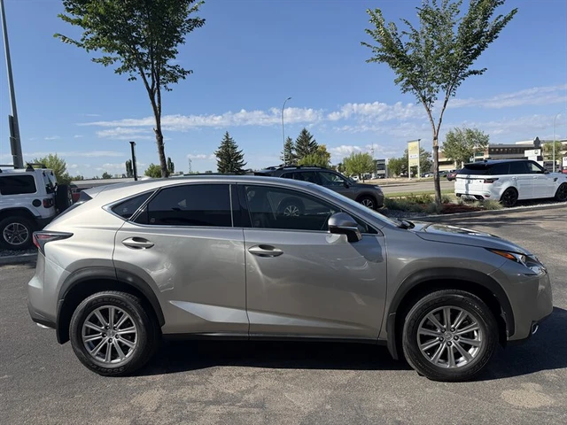 2016 Lexus Nx 200T, sivá, 66 347 km, dovoz Kanada — foto 4 z 5