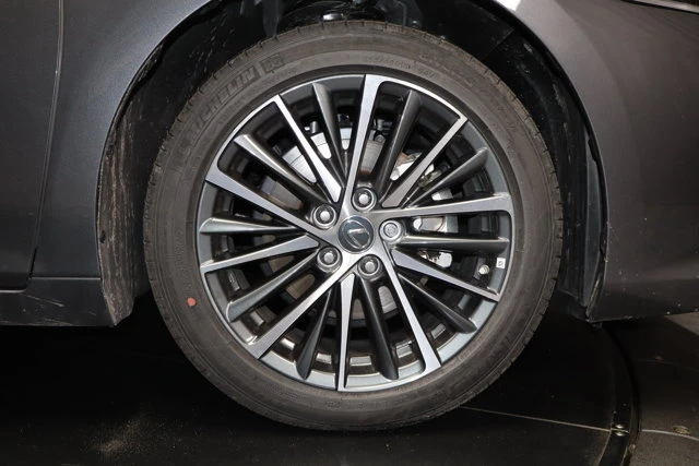 2025 Lexus ES LUXURY, sivá, 2 198 km, dovoz Kanada — foto 14 z 20