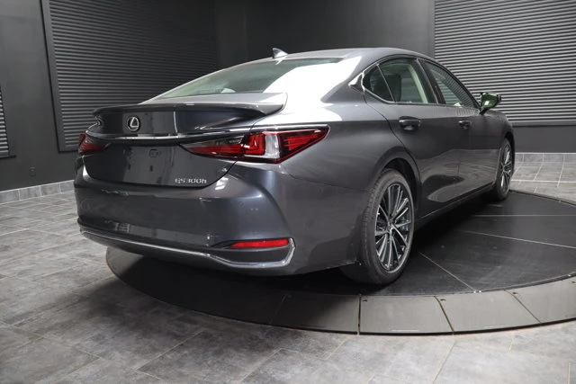 2025 Lexus ES LUXURY, sivá, 2 198 km, dovoz Kanada — foto 3 z 20