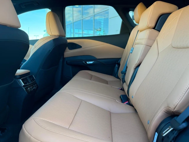 2026 Lexus RX 350, biela, 15 km, dovoz Kanada — foto 9 z 20