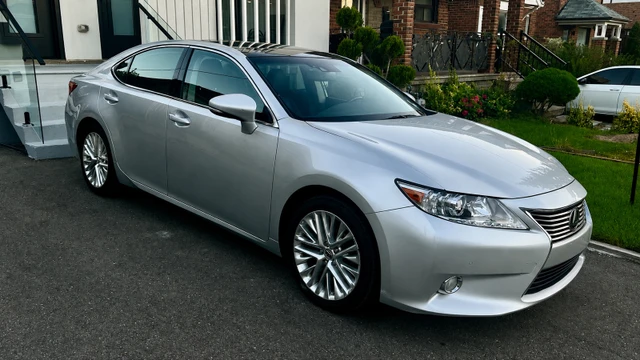 2013 Lexus Es, 113 000 km, dovoz Kanada — foto 1 z 5 2013 Lexus Es, 113 000 km, dovoz Kanada — foto 1 z 5