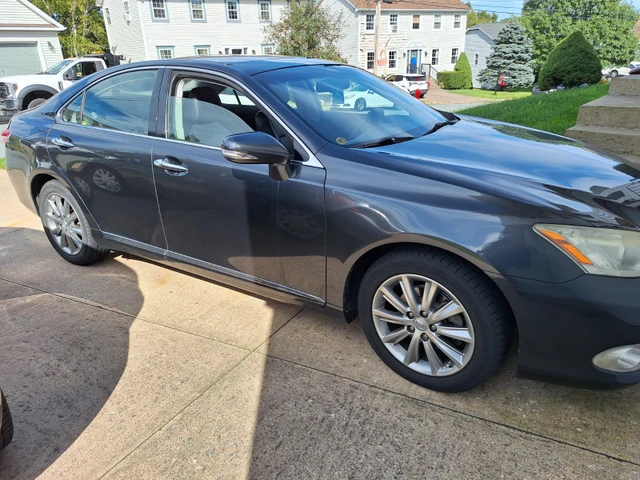 2011 Lexus ES350, čierna, 91 000 km, dovoz Kanada — foto 2 z 5