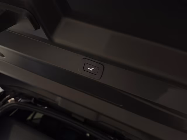 2030 Land Rover, Taliansko — foto 1