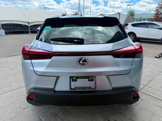 2026 Lexus UX 300h, biela, 15 km, dovoz Kanada — foto 3 z 20