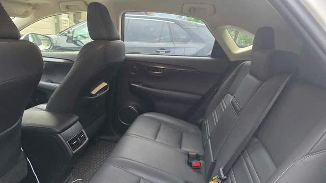2020 Lexus Nx 300, 105 000 km, dovoz Kanada — foto 2 z 5