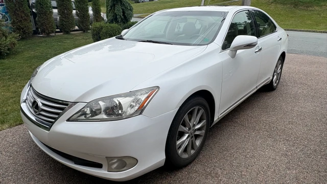 2011 Lexus Es 350 4 Door, 168 000 km, dovoz Kanada — foto 2 z 5