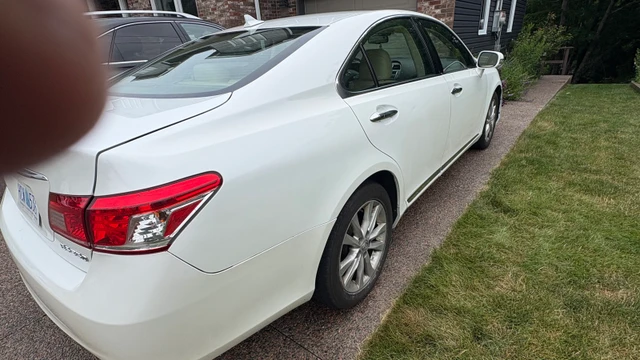 2011 Lexus Es 350 4 Door, 168 000 km, dovoz Kanada — foto 5 z 5