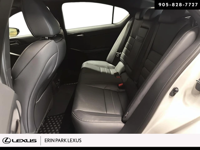 2026 Lexus IS 350, strieborná, 15 km, dovoz Kanada — foto 14 z 16