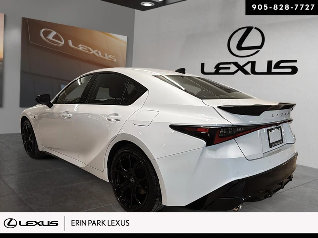 2026 Lexus IS 350, strieborná, 15 km, dovoz Kanada — foto 4 z 16