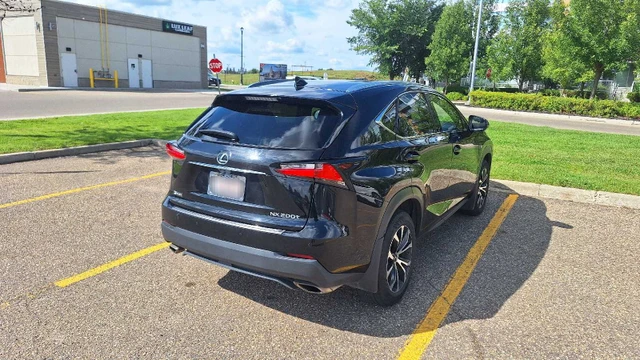 2015 Lexus Nx 200T, čierna, 292 500 km, dovoz Kanada — foto 3 z 5