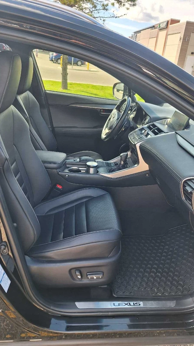 2015 Lexus Nx 200T, čierna, 292 500 km, dovoz Kanada — foto 5 z 5