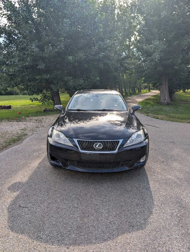 2010 Lexus Is 250, modrá, 262 000 km, dovoz Kanada — foto 1