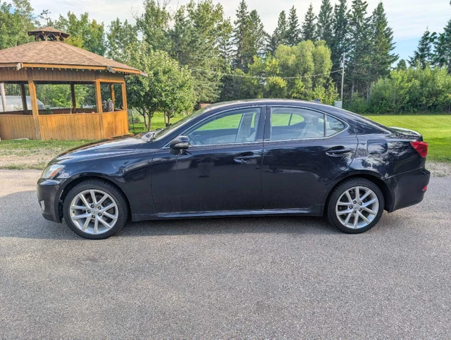2010 Lexus Is 250, modrá, 262 000 km, dovoz Kanada — foto 3 z 5