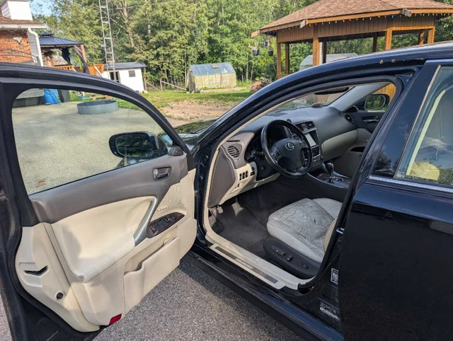 2010 Lexus Is 250, modrá, 262 000 km, dovoz Kanada — foto 5 z 5