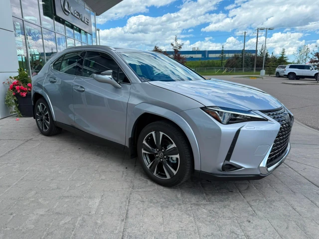 2026 Lexus UX 300h, sivá, 15 km, dovoz Kanada — foto 4 z 20