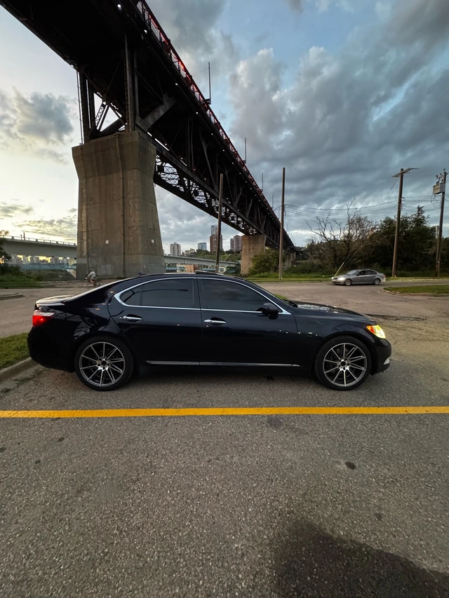 2008 Lexus Ls, modrá, 194 000 km, dovoz Kanada — foto 4 z 5
