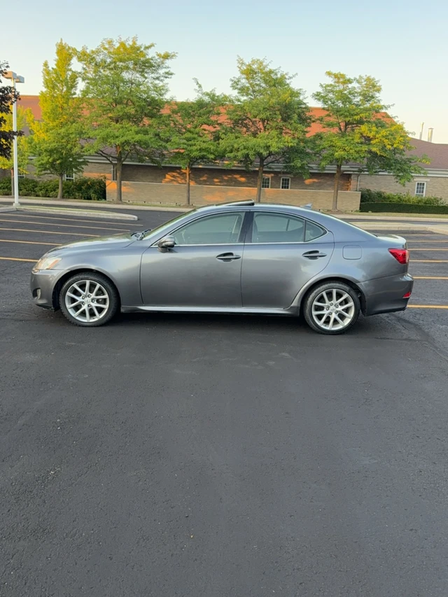 2012 Lexus Is is250, sivá, 155 000 km, dovoz Kanada — foto 2 z 5