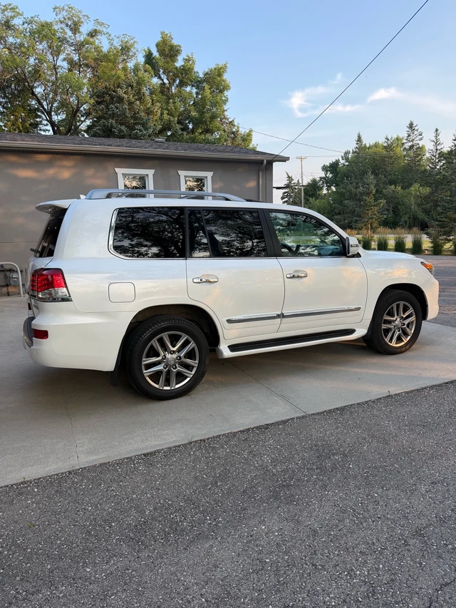 2013 Lexus Lx, biela, 85 000 km, dovoz Kanada — foto 1