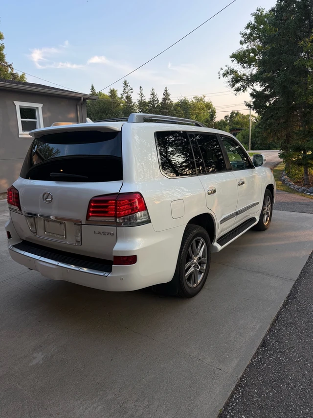 2013 Lexus Lx, biela, 85 000 km, dovoz Kanada — foto 3 z 5