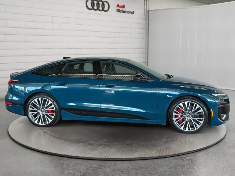 2025 Audi S6 e-tron Technik, modrá, 15 996 km, dovoz Kanada — foto 4 z 12
