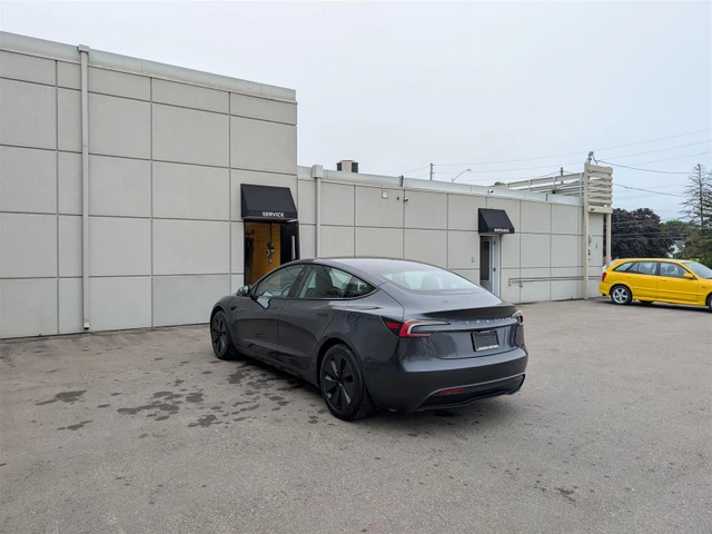 2024 Tesla Model 3 STANDARD - COMPUTER 4, sivá, 37 000 km, dovoz Kanada — foto 3 z 5