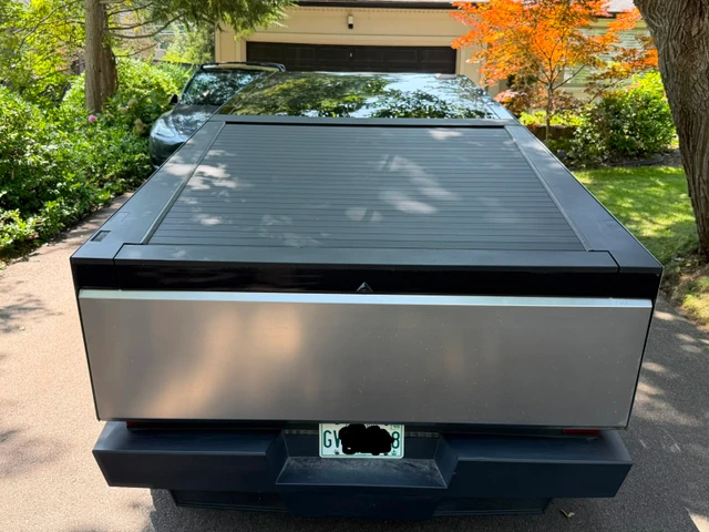 2024 Tesla Cybertruck (Foundation version, other, 46 000 km, dovoz Kanada — foto 3 z 5
