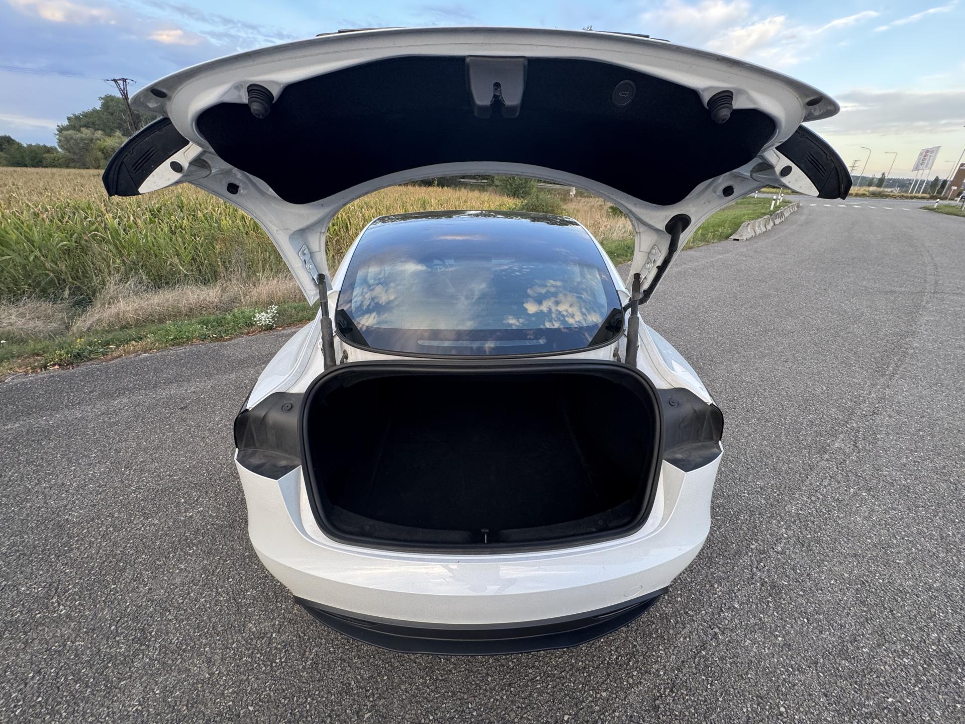 2024 Tesla Model 3, 53 570 km, Česko — foto 10 z 21
