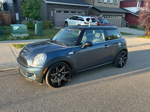 2009 Minicps, 198 000 km, dovoz Kanada — foto 1
