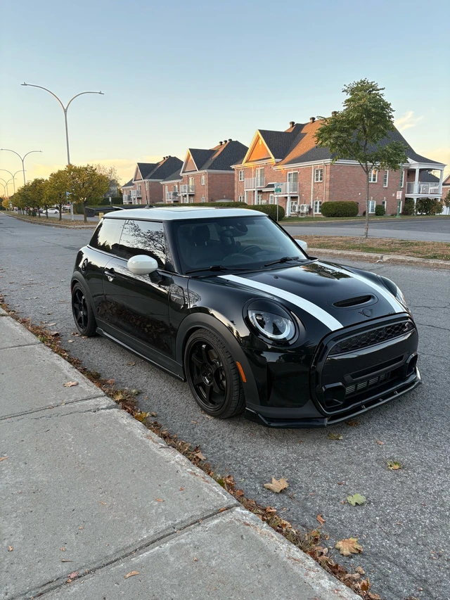 2022 Minicps, čierna, 70 000 km, dovoz Kanada — foto 1