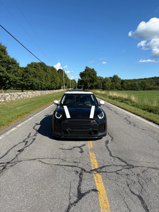 2022 Minicps, čierna, 70 000 km, dovoz Kanada — foto 3 z 5