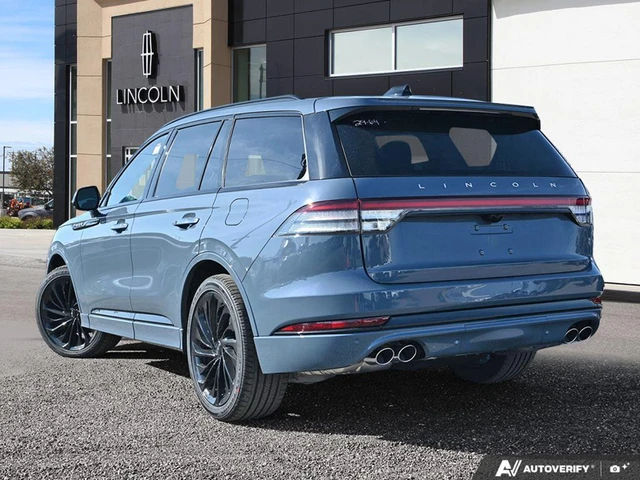 2026 Lincoln Aviator Reserve, modrá, 9 km, dovoz Kanada — foto 4 z 19