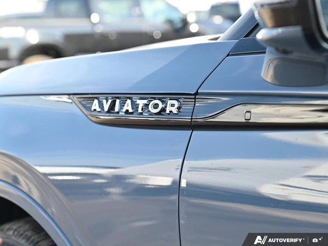 2026 Lincoln Aviator Reserve, modrá, 9 km, dovoz Kanada — foto 8 z 19