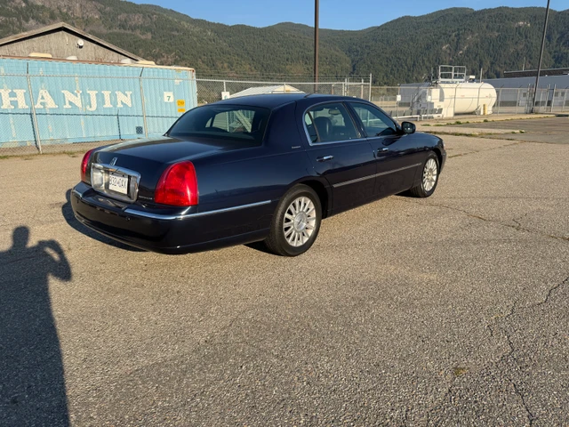 2003 Lincoln Towncar, 222 000 km, dovoz Kanada — foto 3 z 5
