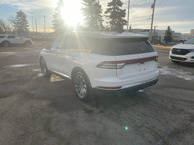 2026 Lincoln Aviator Reserve, biela, 10 km, dovoz Kanada — foto 3 z 5